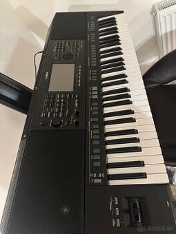 YAMAHA psr sx720 