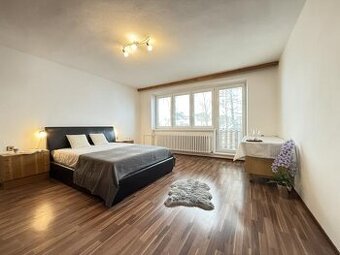 Na predaj RODINNÝ DOM v centre obce Konská