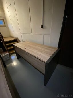 Masívne pracovné stoly / kancelárske stoly – 2 ks