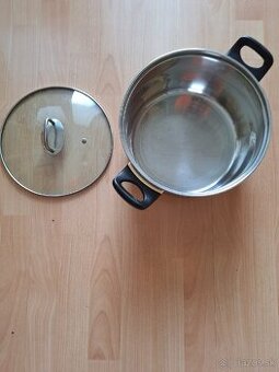 Predam hrnce a kuchtu