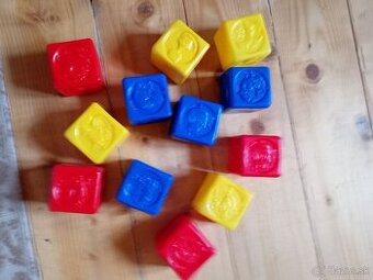 PLASTOVÉ KOCKY