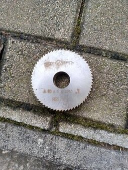 Strojná pílové  kotúče  na  frézu.