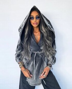 Trendy damsky sedy denim kabat s kapucnou s opaskom NOVY