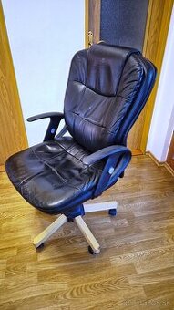 PC stolička (kreslo).