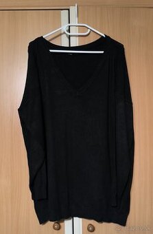 Čierny pulóver do V, oversized