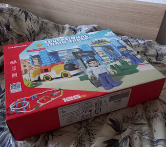 vlacikovu drahu s vlacikom. Vlacik ide na 2x 1,5v baterie