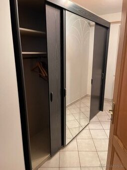 Predám vstavanú skriňu