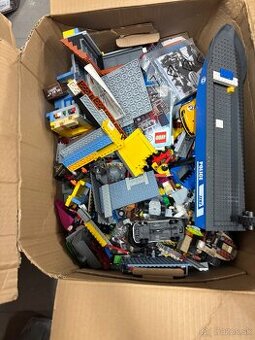 LEGO  Krabica  lega a hračiek
