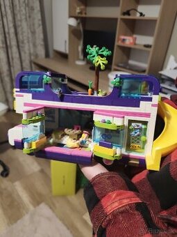 Lego Friends caravan