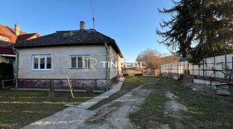 NA PREDAJ – RODINNÝ DOM S VEĽKÝM POZEMKOM – MYSLINA