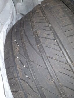 245/45 R19, 275/40 R19 runflat