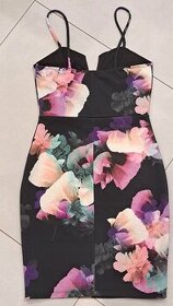 Kvetinové krátke šaty