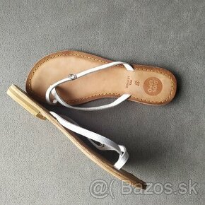 Dámske značkové sandále - šľapky so štrasovou ozdobou