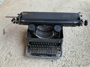 Predám starý písací stroj Zeta