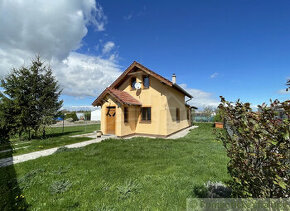 Menší 3-izbový dom v tichej časti obce Dunajská Lužná na p