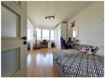PRIESTRANNÝ 2i byt BB / KARPATSKÁ / 64 m2 / LOGGIA / VÝHĽAD
