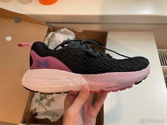 NOVE damske tenisky znacky Under Armour