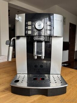 TOP Automatický kávovar De'Longhi Magnifica S