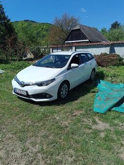 Toyota Auris 1,6 2018 combi 97kW