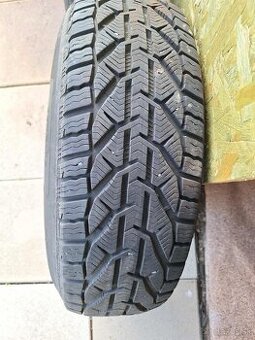 Predám zimné pneumatiky 215/65 R17