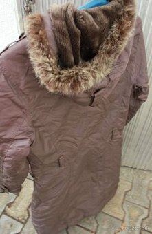 hneda bunda  s kapucnov