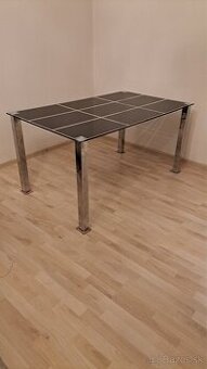Jedálenský set – stôl a 6 stoličiek