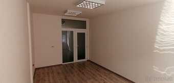 Prenájom - obchodný priestor 24 m2, Banská Bystrica, centrum