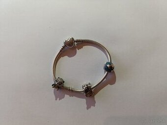 Pandora náramok a korálky