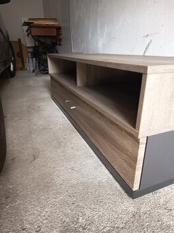 Komoda pod TV