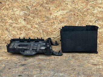Držiak+kryt batérie VW Golf 6