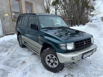 Mitsubishi Pajero 2.5TD GLS 7.mies