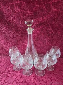 Karafa a napoleonky.