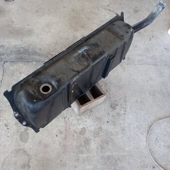 Mercedes w123 Palivova nadrz