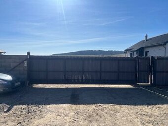 Posuvná brána samonostná