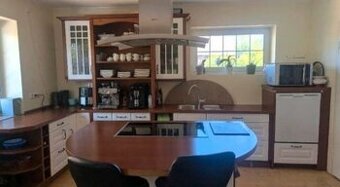 Venkovská linka se spotřebiči a ostrůvkem,6158