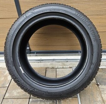 Špičkové zimné pneu Bridgestone Blizzak - 205/50 r17 93H