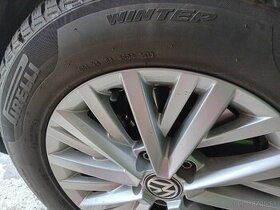 Predám zimnú sadu pneu s diskami originál VW