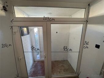 Vchodove biele plastove dvere s oknom-ZNIZENA CENA