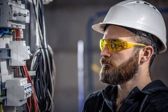 HĽADÁME ELEKTRIKÁROV DO NEMECKA