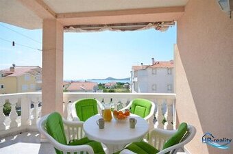 ☀Vodice(HR)–zariadený 3-izbový apartmán s výhľadom na more
