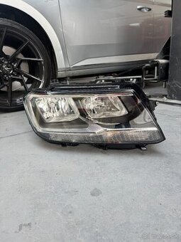 VW Tiguan II Svetlo predné pravé