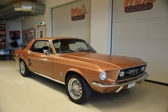 Ford Mustang 2-dr HT