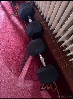 Lavička a činky na cvičenie