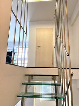 Atraktívna mezonetová kancelária v centre pri Auparku