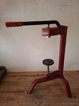 Uzatvárač vínových fliaš