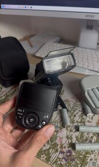 Nissin i 60a blesk na fotoaparát Sony s odpaľovačom
