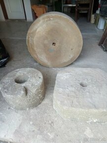 Kamenné kotúče z mlyna na muku