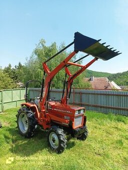 Traktor , malotraktor s čelným nakladačom