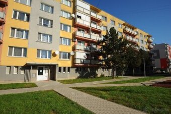 Veľký 4 izbový byt s balkónom - Na predaj