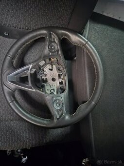 Opel Crossland X volant a tlacitka